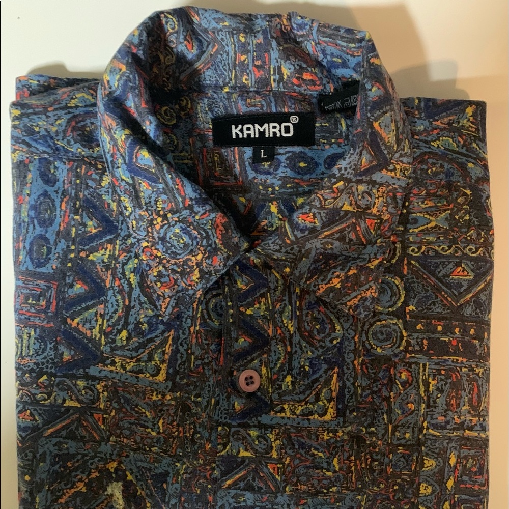 KAMRO size L. Multi-color casual button down.